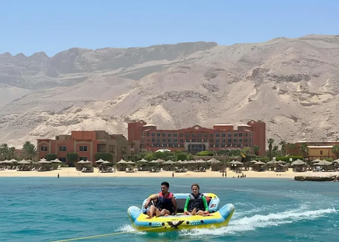 منتجع موڤنبيك السخنة
